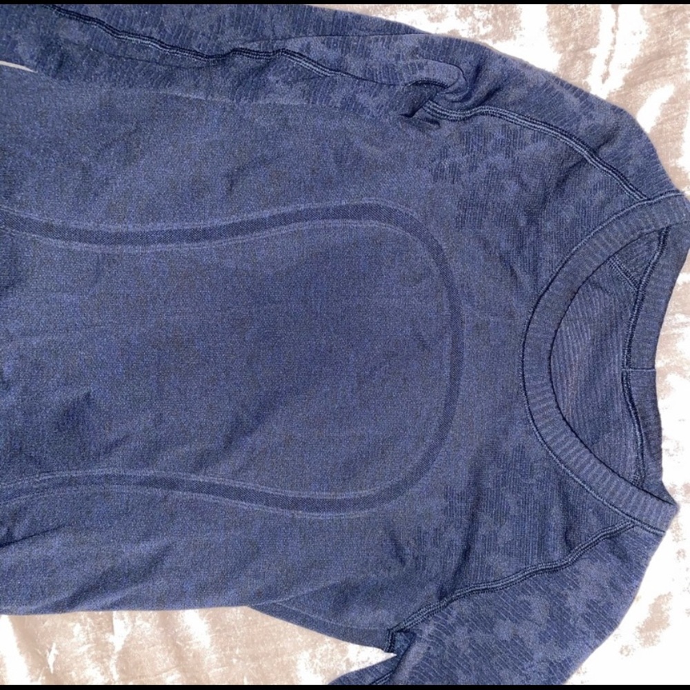Navy/black lululemon shirt